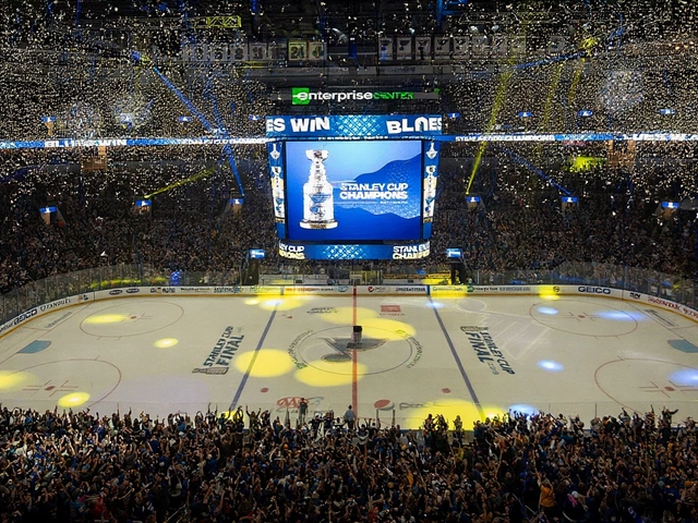 Crosby’s 5-Goal Night Leads Penguins to 7-4 Win Over Blues in St. Louis